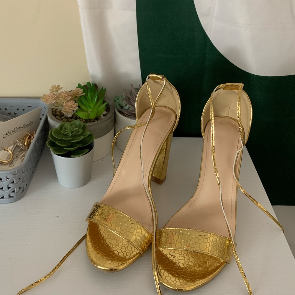 • SHEIN - Picture 2 of 3